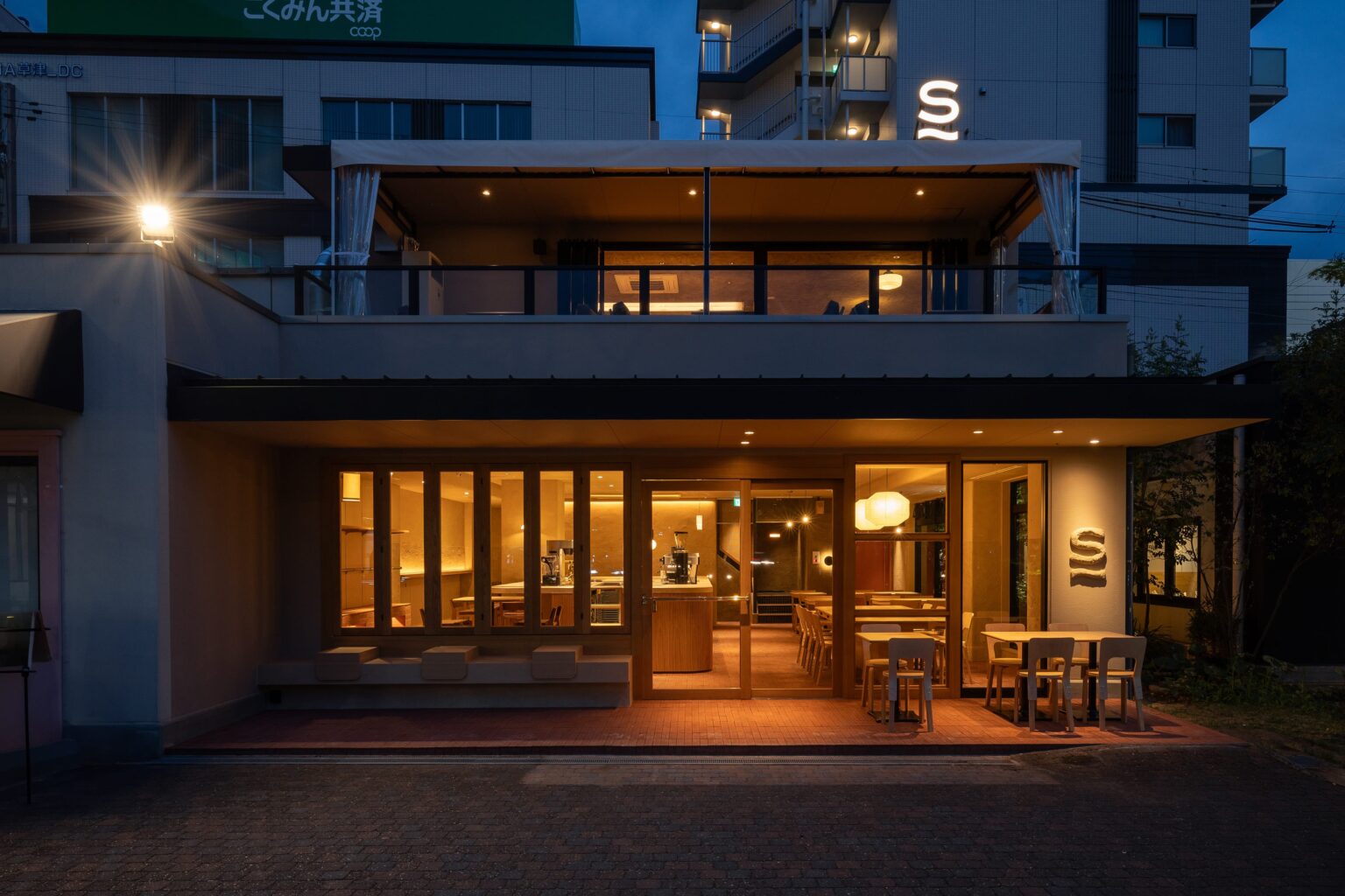 草津「niwa+」にウェルネスカフェ&ワインレストラン「scenes」4月29日開業、8〜22時で定休日なし