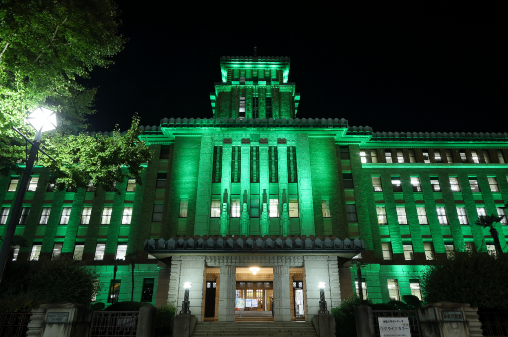 神奈川県庁本庁舎を緑にライトアップ、ダイナボアーズ最終戦と連携