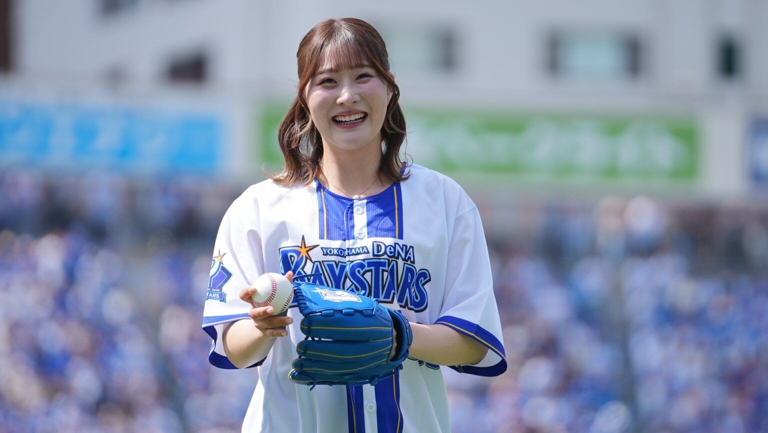 女子ゴルフ都玲華、横浜スタジアムで初始球式 U-NEXT冠試合で背番号「385」