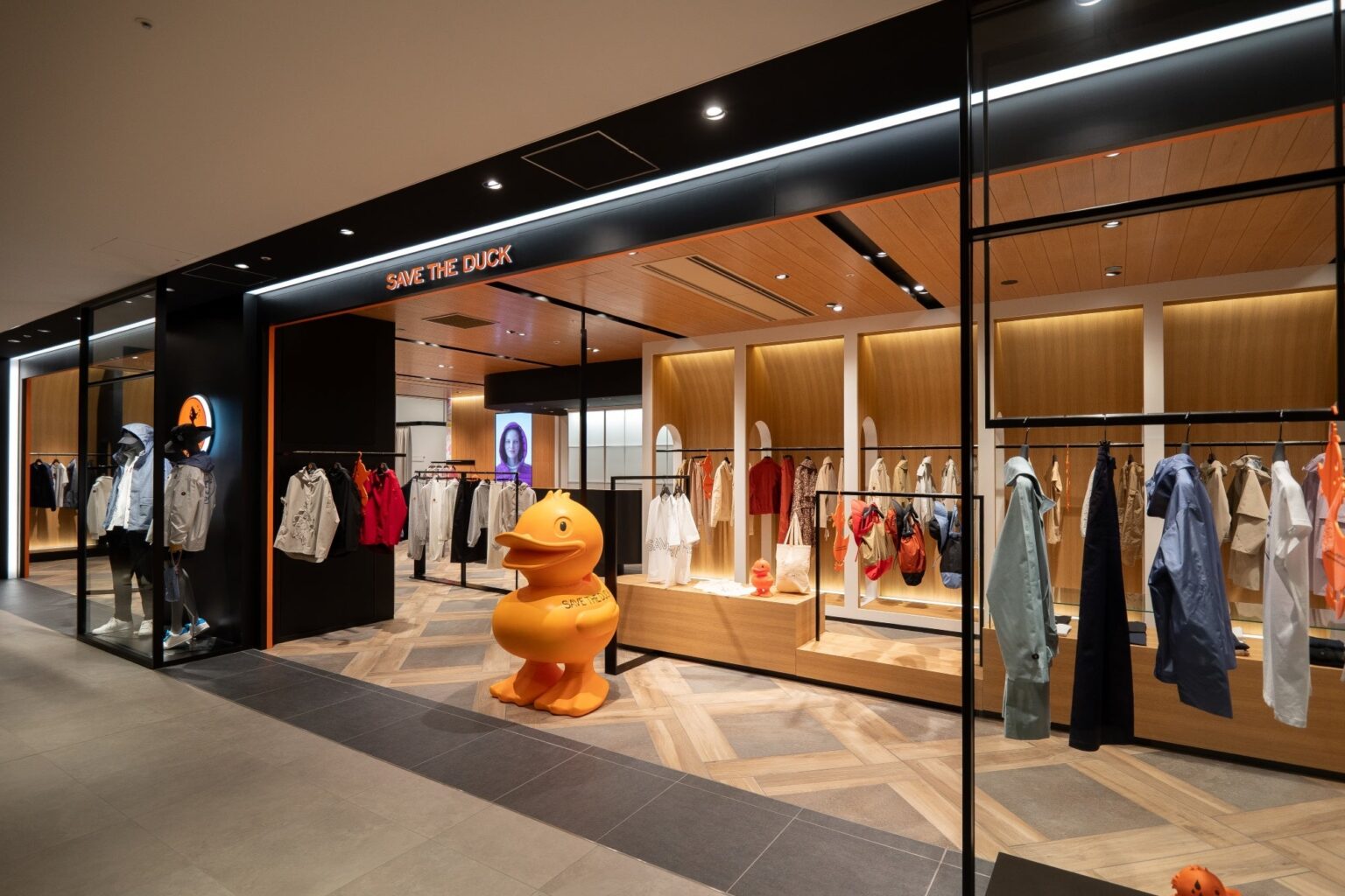 SAVE THE DUCK、心斎橋に日本初の本国監修コンセプト店 138.77㎡で回収窓口も設置