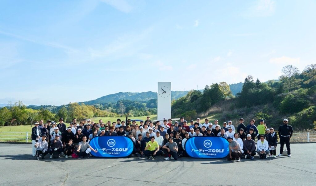 チキンゴルフ、参加者100人超の「バーディーズgolf」コンペに協賛しオリジナルティー配布