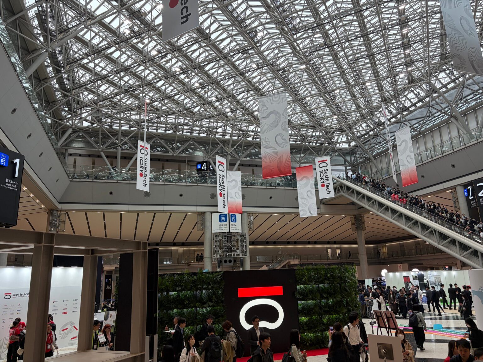 LEBM、SusHi Tech Tokyo 2026で薬局向け需要予測AI「PharmaDemand AI」をデモ展示