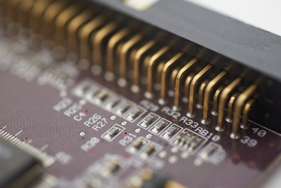 AIエージェント報道と創作投稿、AI半導体の話題がXで交差 AIエージェント報道と創作投稿、AI半導体の話題がXで交差